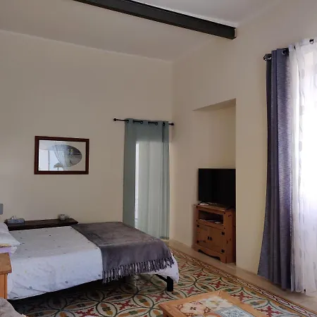 Ellas Place Apartment *